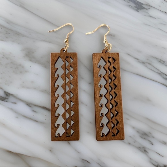 ⭐️ 5 for $25 Natural Wood Brown Painted Lightweight Carved Earrings - Picture 1 of 7